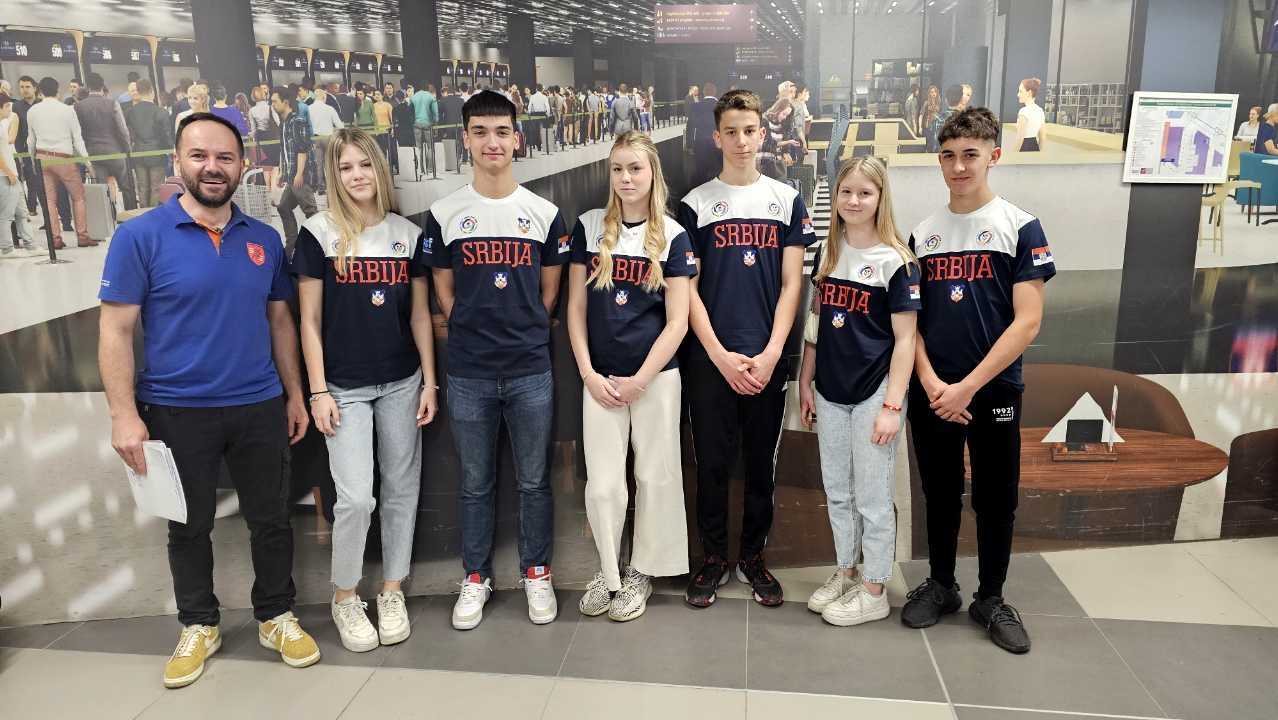 Srpski školarci otputovali na paljenje olimpijskog plamena